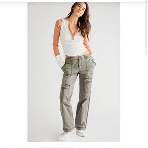 Women's The Thing Is Low-Rise Utility Pants
FREE PEOPLE